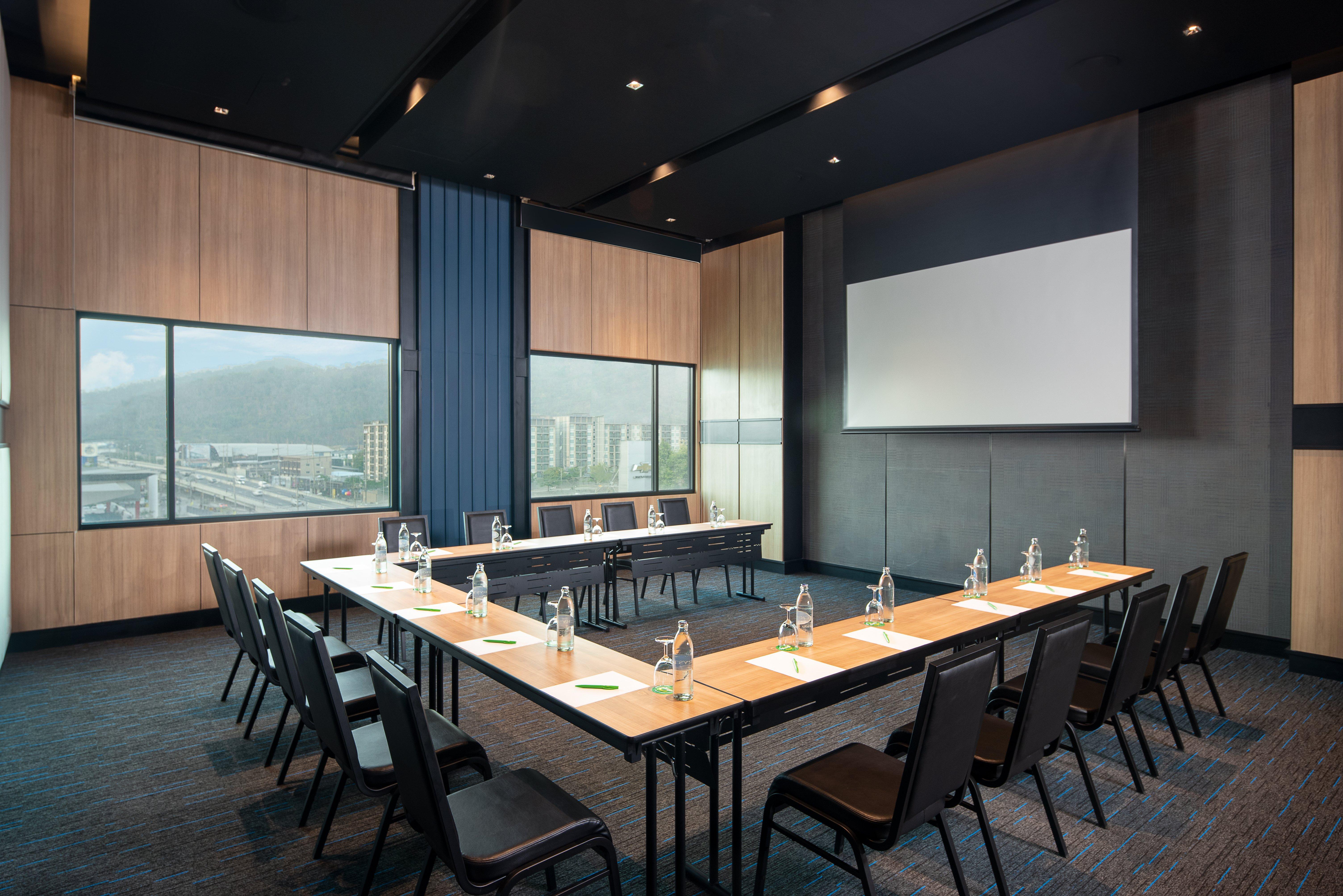 Holiday Inn & Suites Siracha Laemchabang By Ihg Si Racha Exterior foto